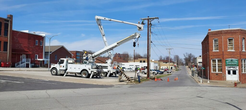 Tmu Linemen Working